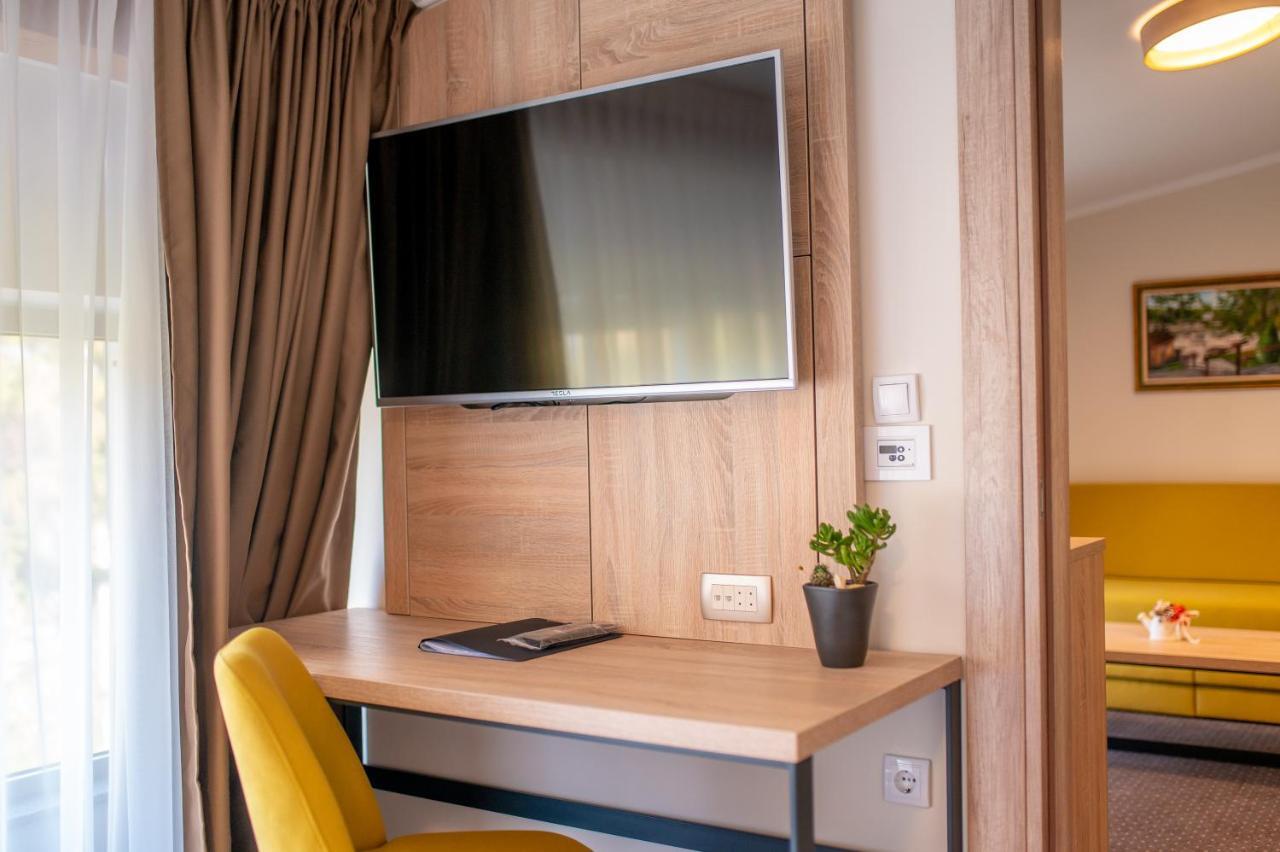 Hotel Soni Lux ทูซลา ภายนอก รูปภาพ