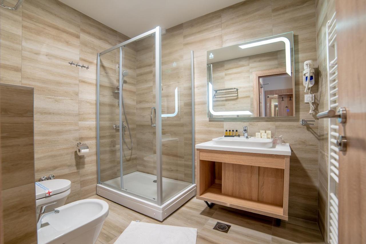 Hotel Soni Lux ทูซลา ภายนอก รูปภาพ