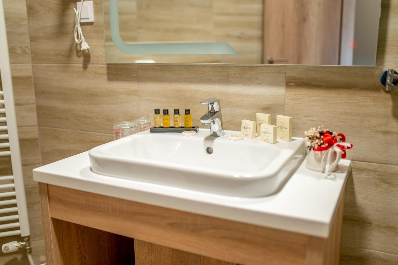 Hotel Soni Lux ทูซลา ภายนอก รูปภาพ