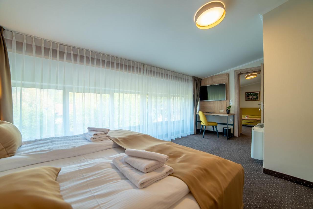Hotel Soni Lux ทูซลา ภายนอก รูปภาพ