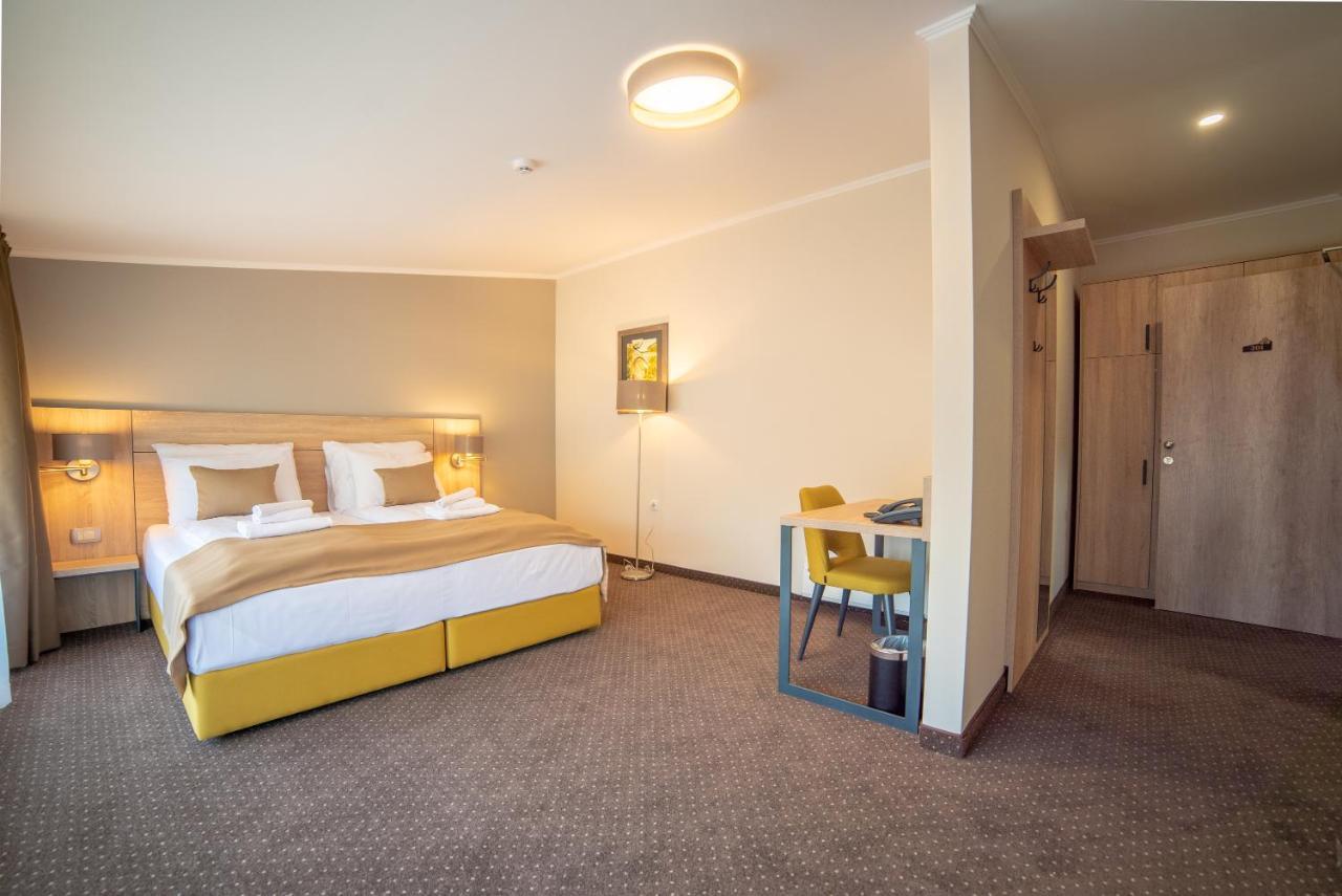 Hotel Soni Lux ทูซลา ภายนอก รูปภาพ