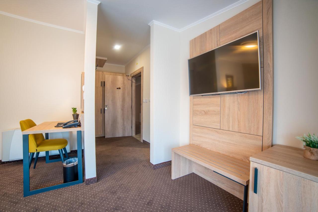 Hotel Soni Lux ทูซลา ภายนอก รูปภาพ