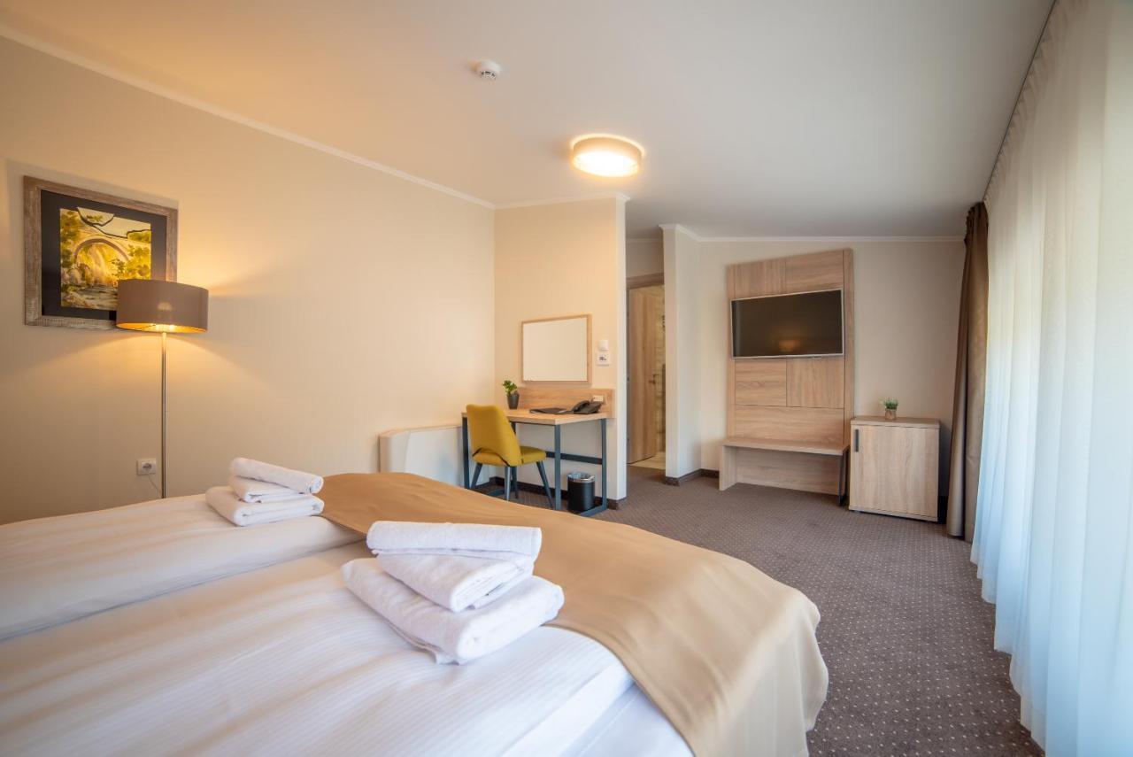 Hotel Soni Lux ทูซลา ภายนอก รูปภาพ