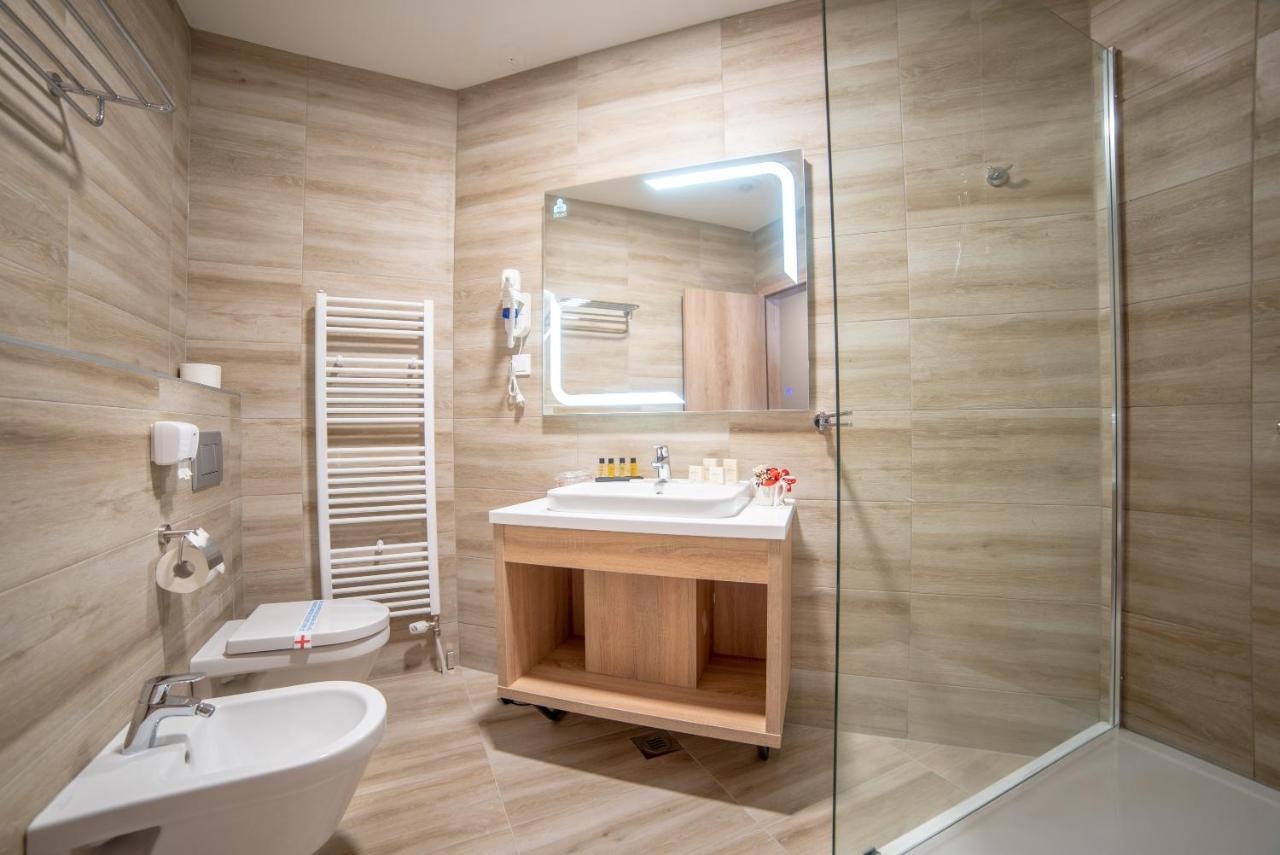 Hotel Soni Lux ทูซลา ภายนอก รูปภาพ