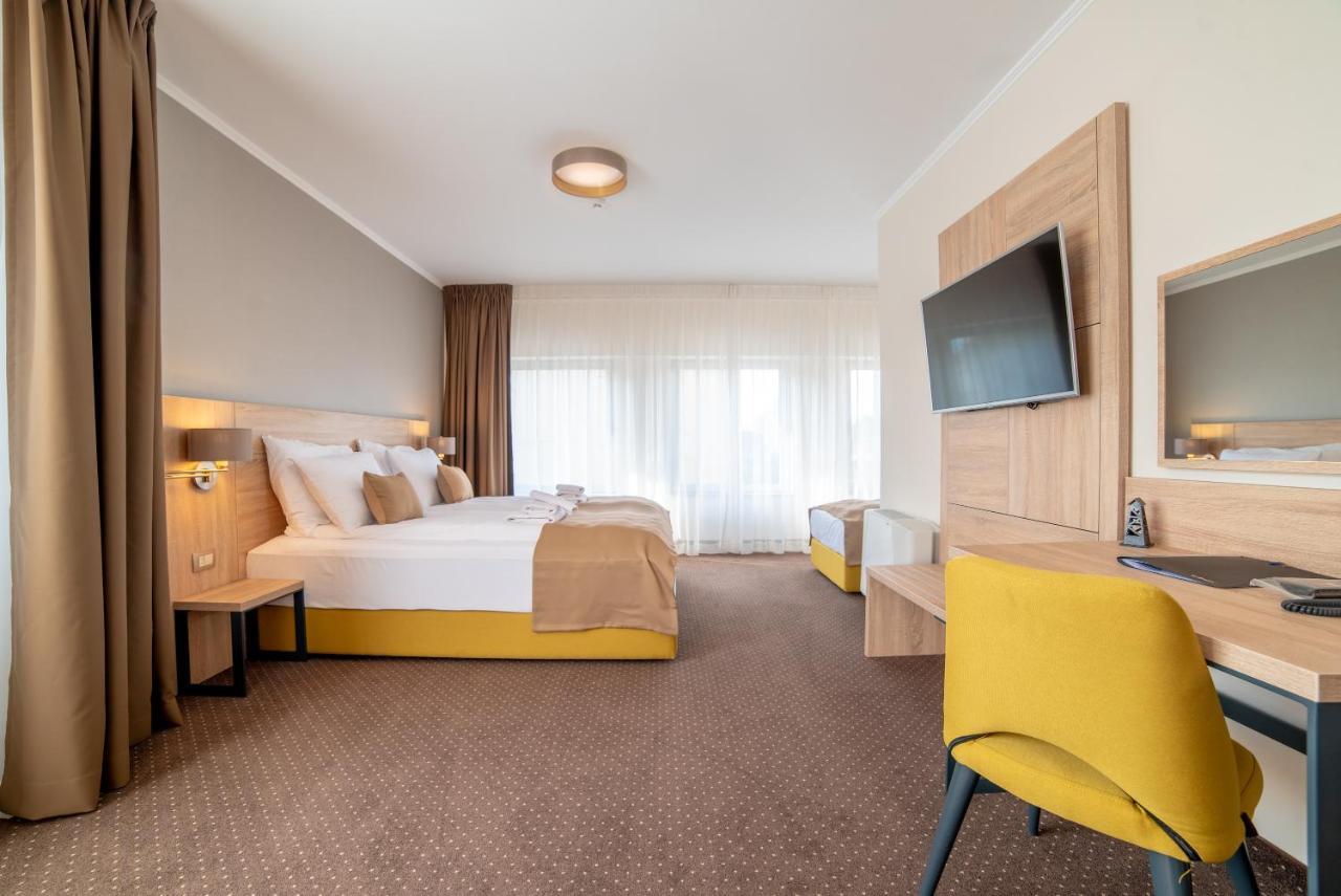 Hotel Soni Lux ทูซลา ภายนอก รูปภาพ
