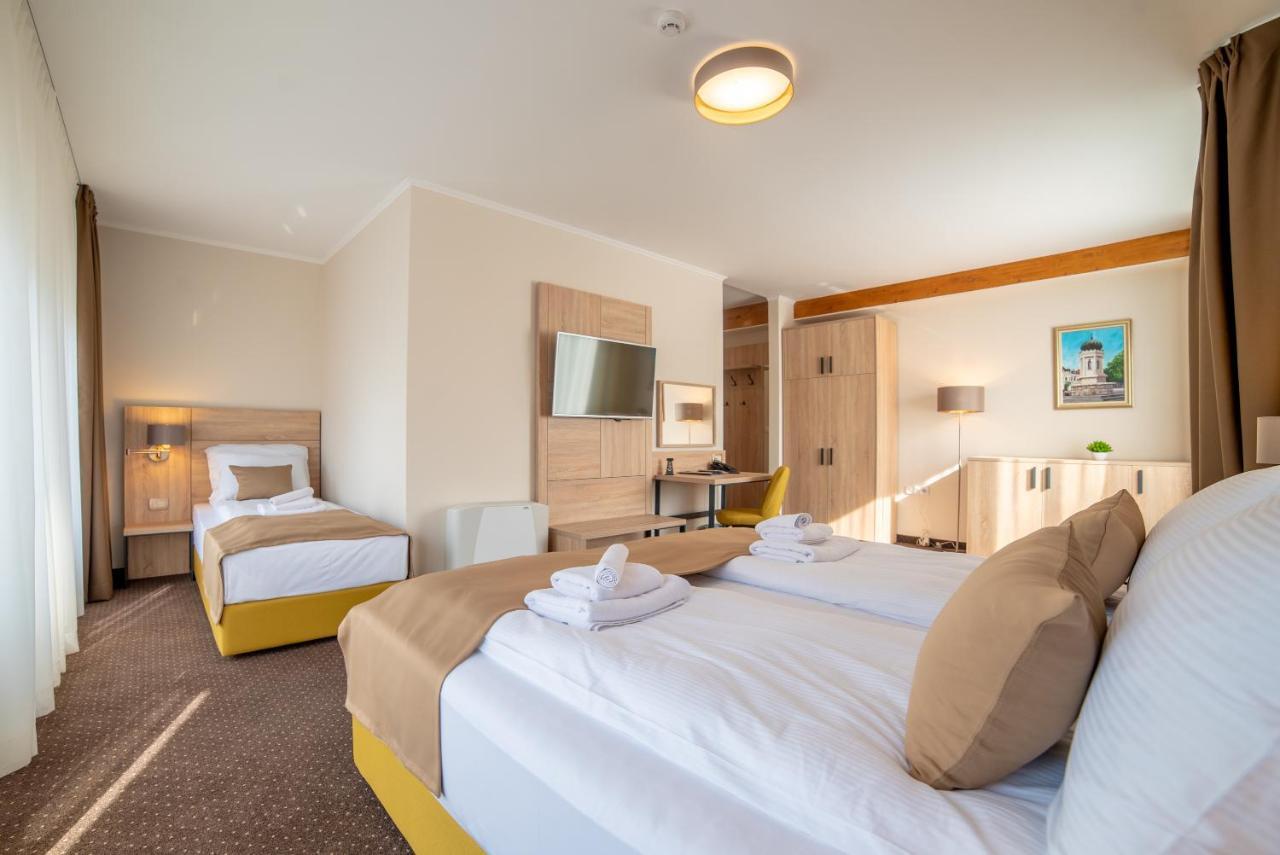 Hotel Soni Lux ทูซลา ภายนอก รูปภาพ