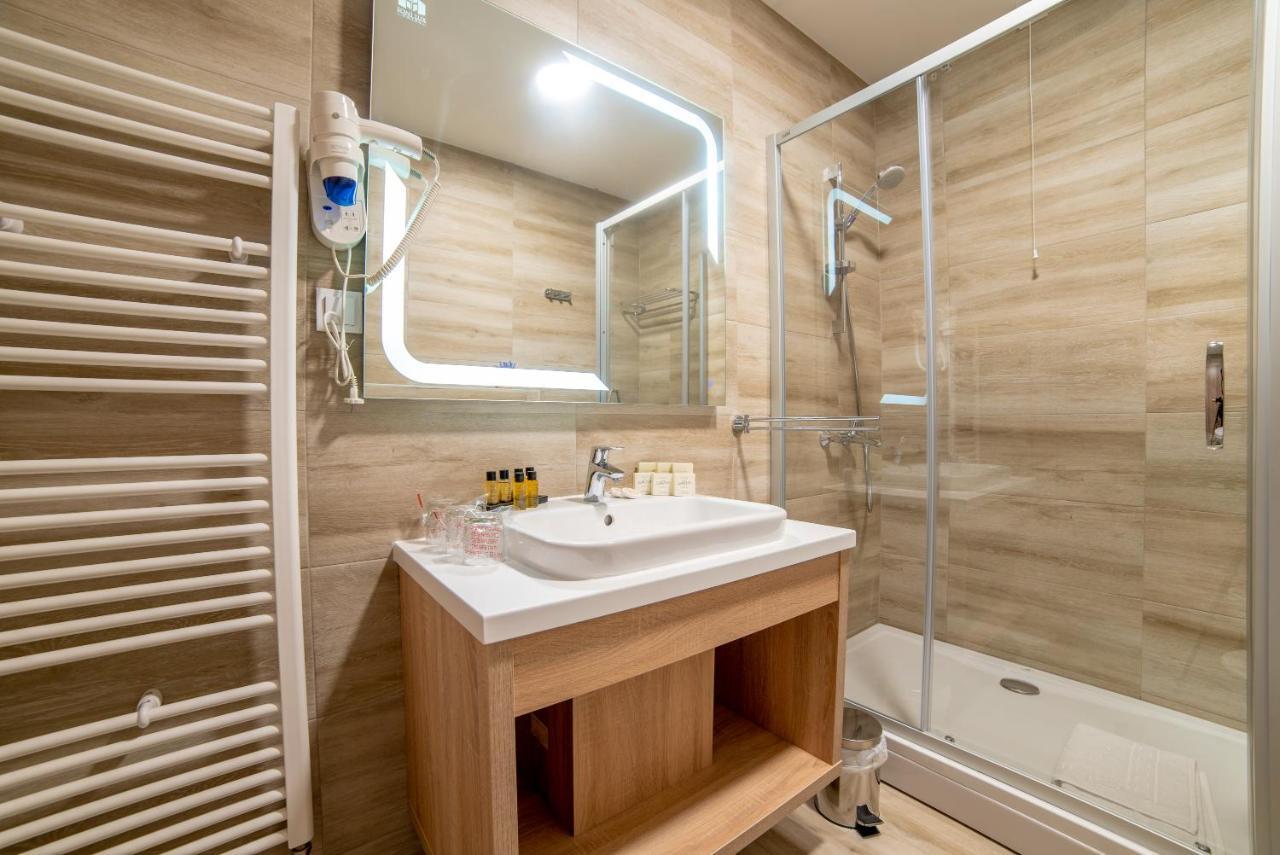 Hotel Soni Lux ทูซลา ภายนอก รูปภาพ