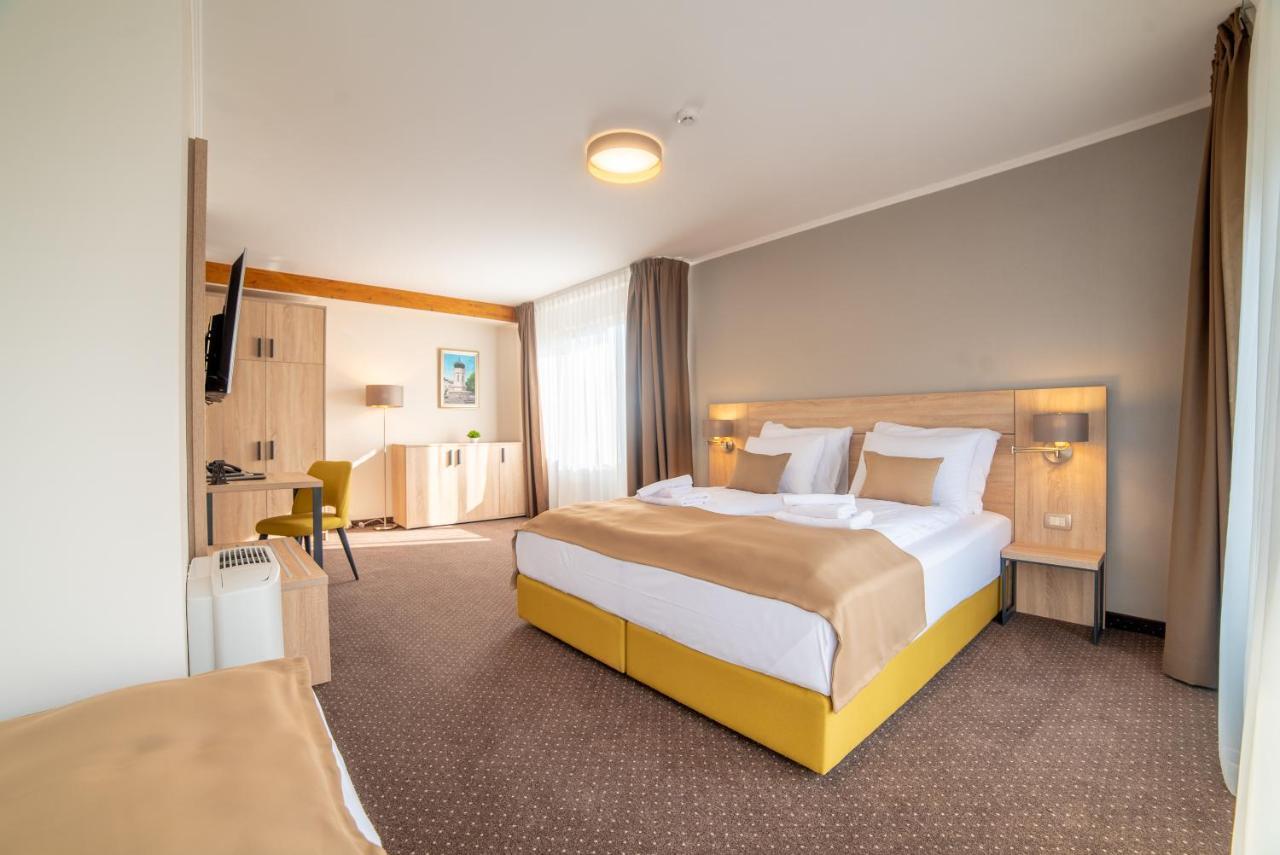 Hotel Soni Lux ทูซลา ภายนอก รูปภาพ