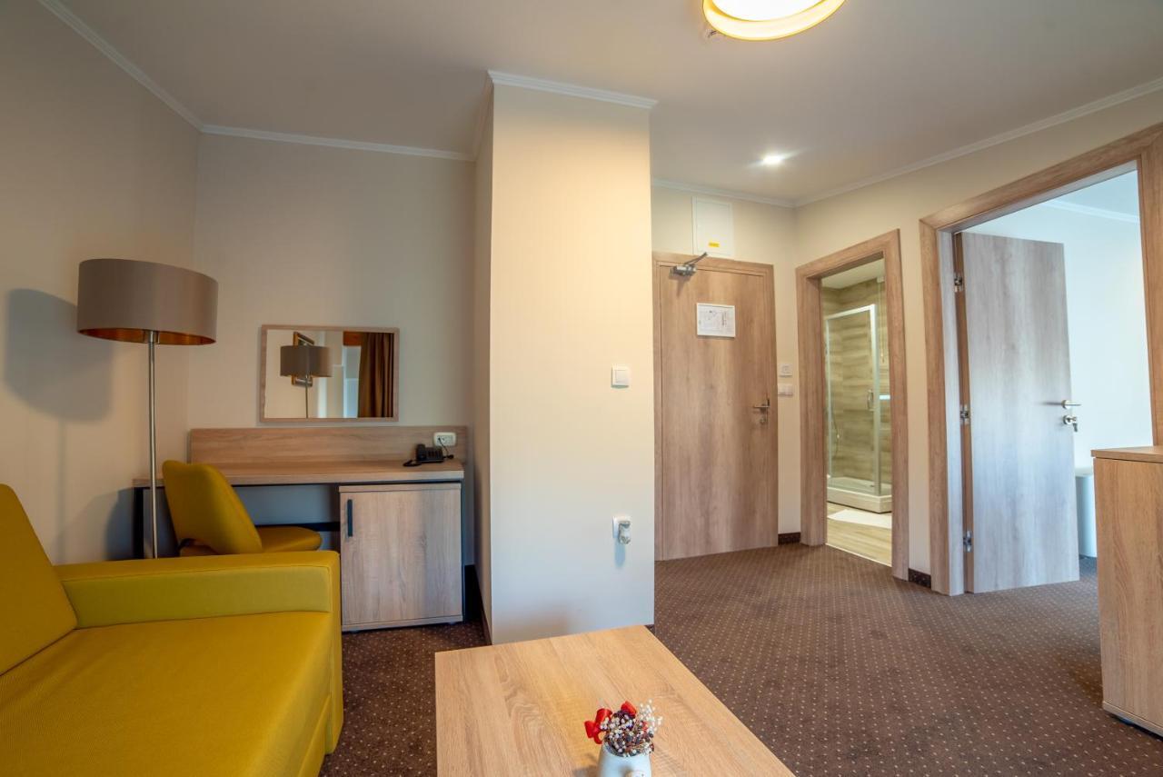 Hotel Soni Lux ทูซลา ภายนอก รูปภาพ